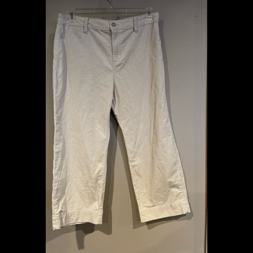 Sanctuary Quinn Capri Corduroy Pants. NWT